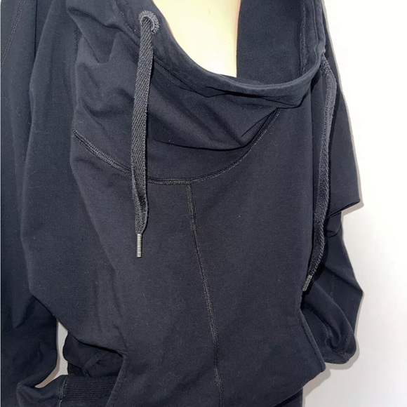 LULULEMON Flashback hoodie size 8 off shoulder kangaroo pocket black comfortable - Picture 5 of 9